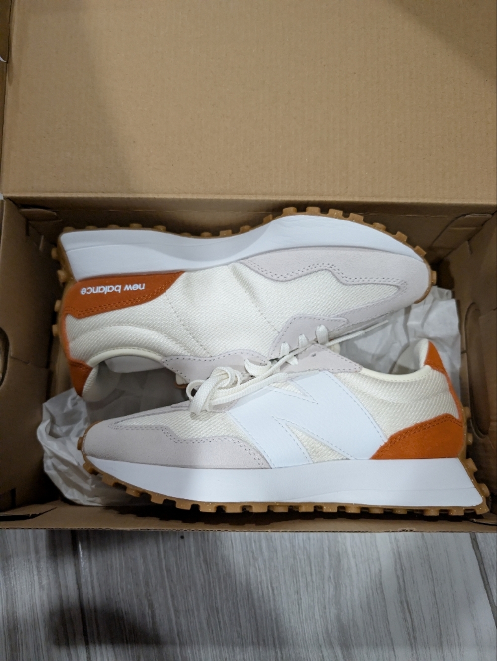 New Balance 327 Sz 7.5 Womens